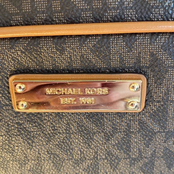 MICHAEL KORS BRAND NEW CROSSBODY BAG - Picture 13 of 16